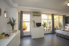 Studio in Valencia / València - Botanico Room Terrace III