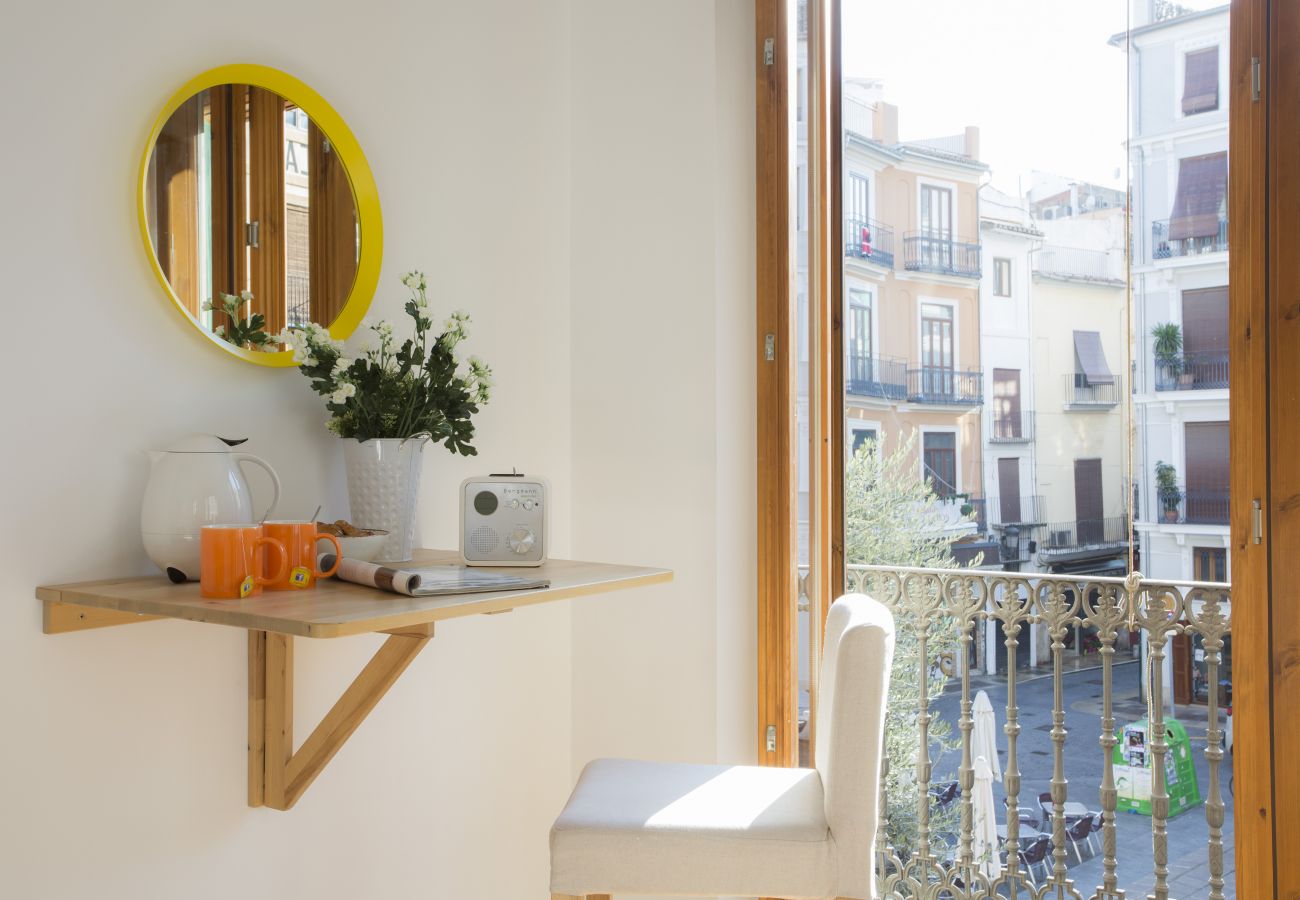 Cheap and cosy apartment in the centre of Valencia 02