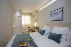 Hostal Palacios Rooms Bathroom 01