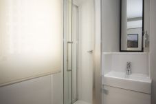 Hostal Palacios Rooms Bathroom 05